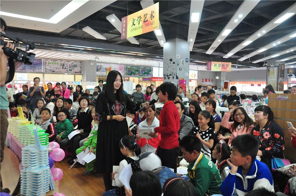 山東出版?zhèn)髅焦煞萦邢薰緝?nèi)容圖片展示