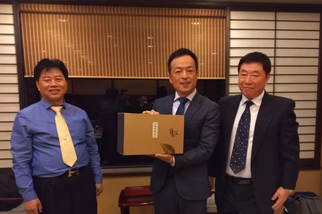 山東出版?zhèn)髅焦煞萦邢薰緝?nèi)容圖片展示